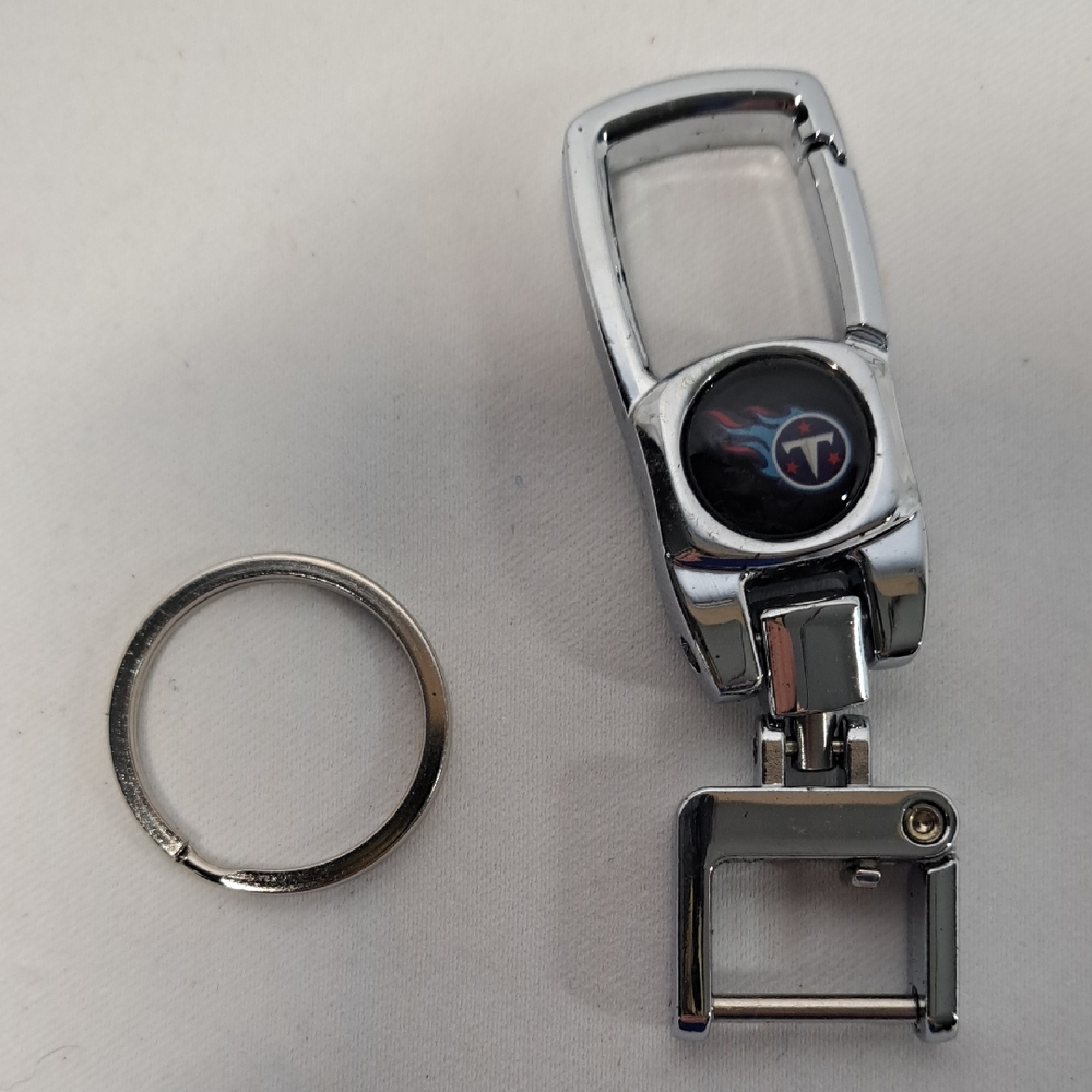 Sleek Silver Key Holder with Logo Tennessee Titains